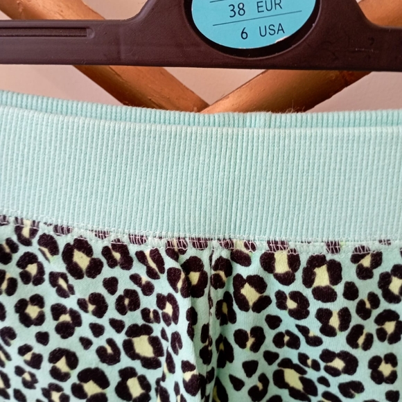 ✨FREE WITH PURCHASE✨ Animal Print Pyjama Shorts - Picture 17 of 17